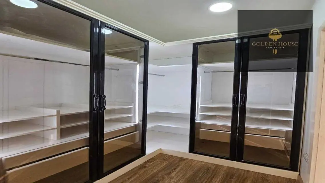Lake View Apartment - 2 Bedrooms with Spacious Layout