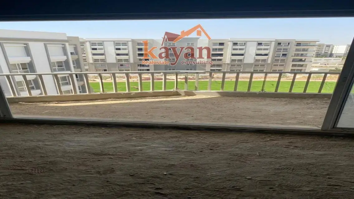 شقة فاخرة للبيع مع خدمات مميزة