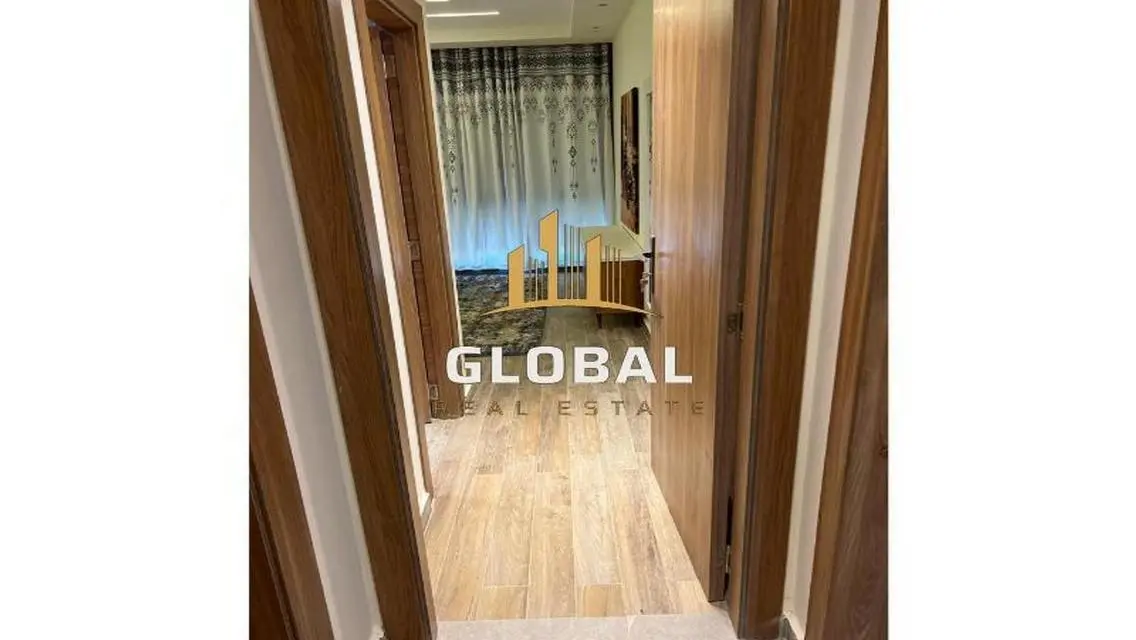 Stylish Apartment in Lakes Area - Code: 126-1422