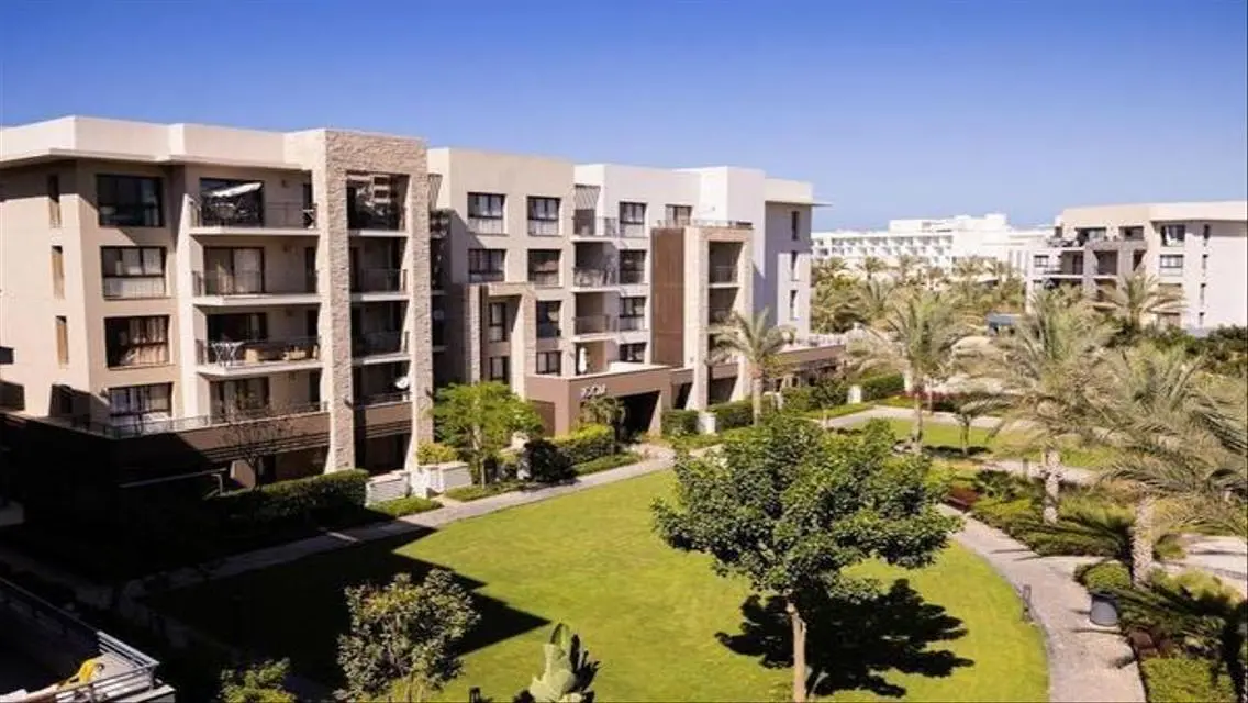 Elegant Palace in the Luxurious Address