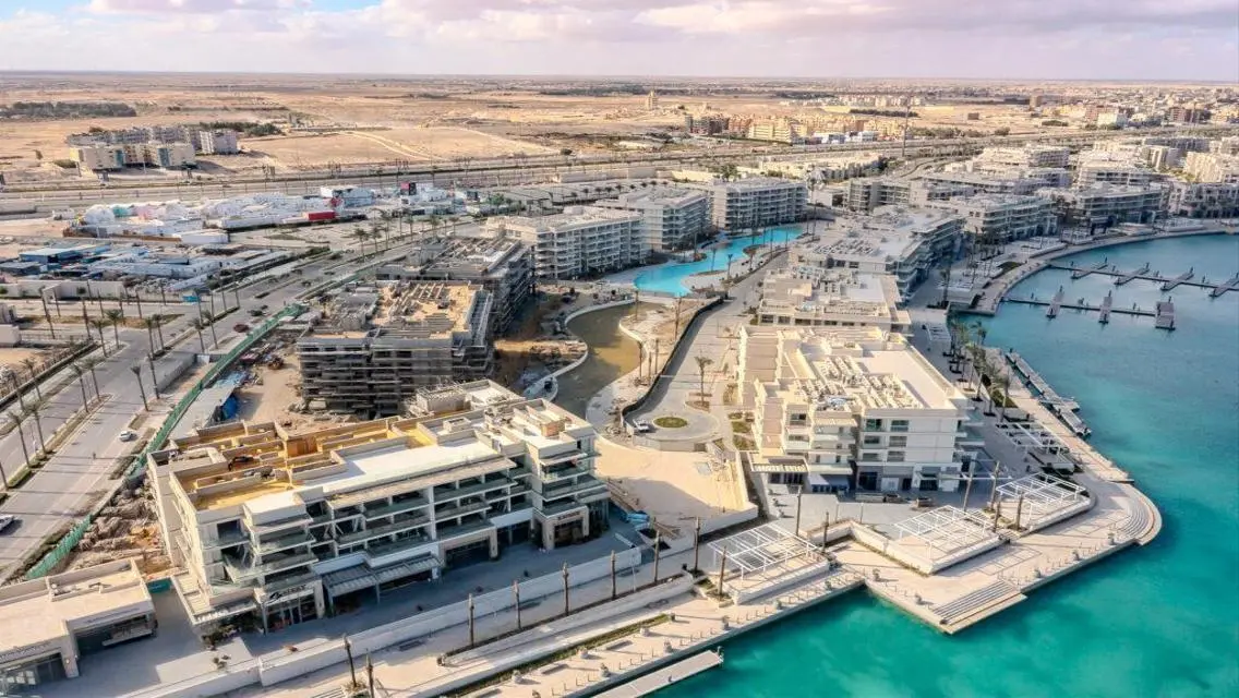 فيلا فاخرة للبيع في العنوان