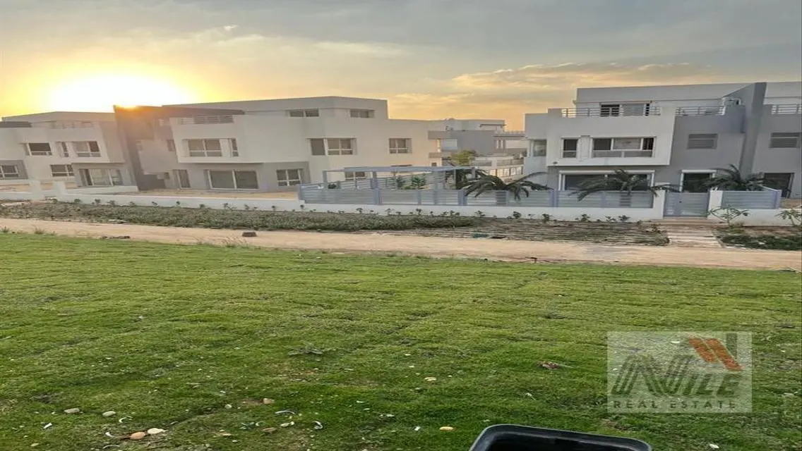 منزل فاخر 5 غرف نوم للبيع بجانب النيل