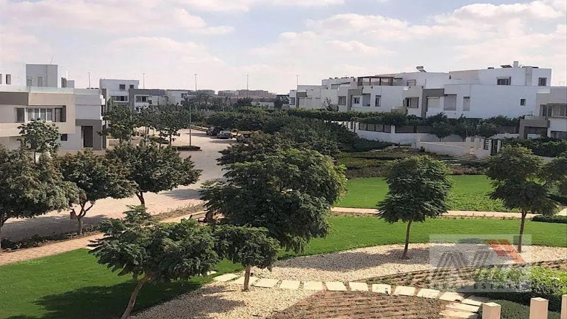 منزل فاخر 5 غرف نوم للبيع بجانب النيل