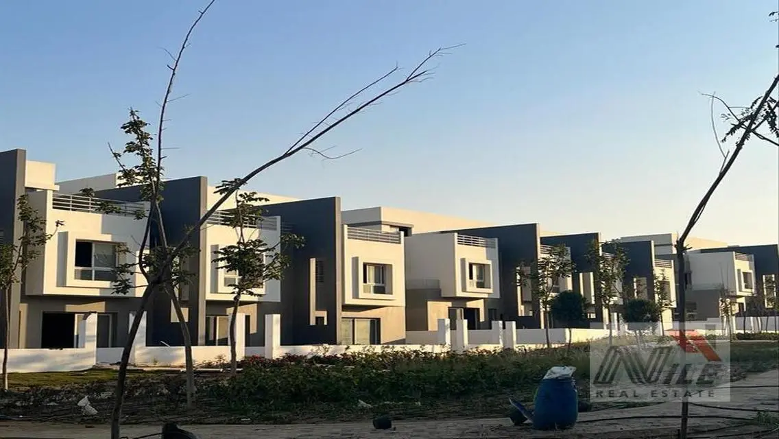منزل فاخر 5 غرف نوم للبيع بجانب النيل