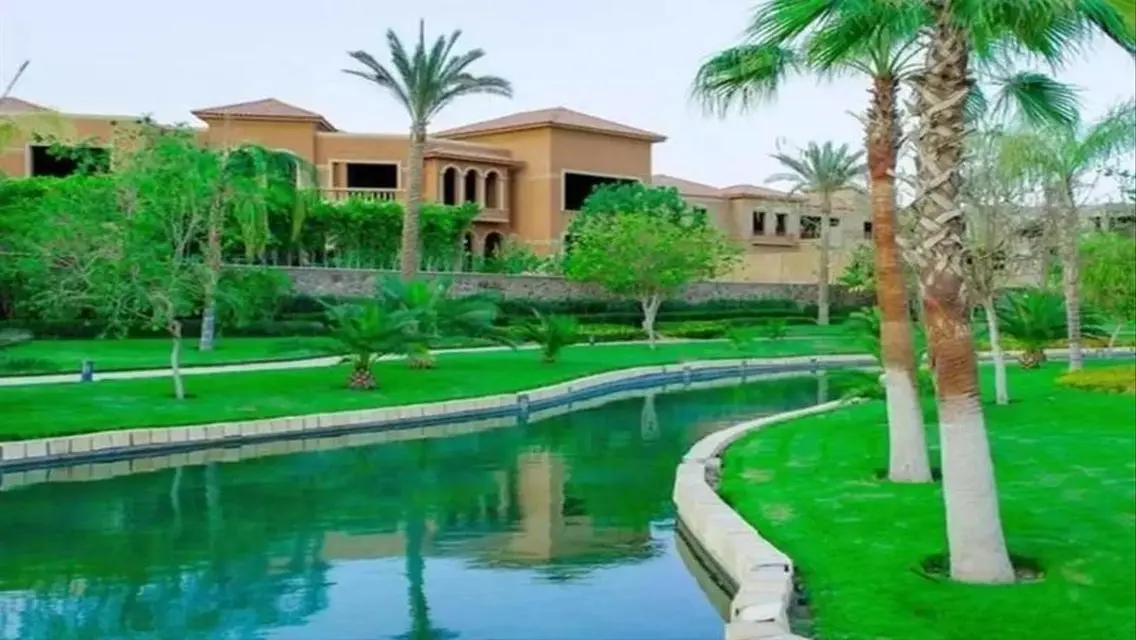 شقة فاخرة للبيع بإطلالة مميزة على البحيرات