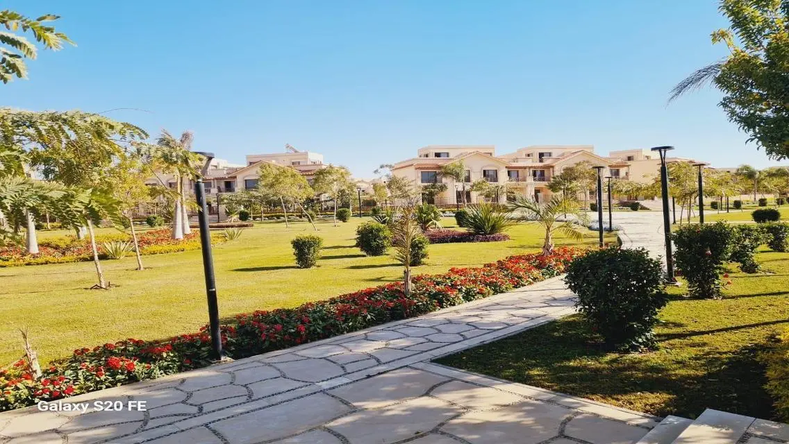 Luxury Apartment in Four Seasons with Private Garden