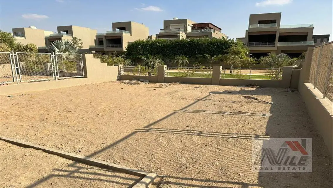 فيلا فاخرة للبيع بمساحة واسعة