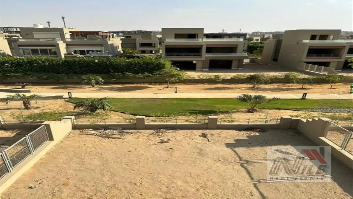 فيلا فاخرة للبيع بمساحة واسعة