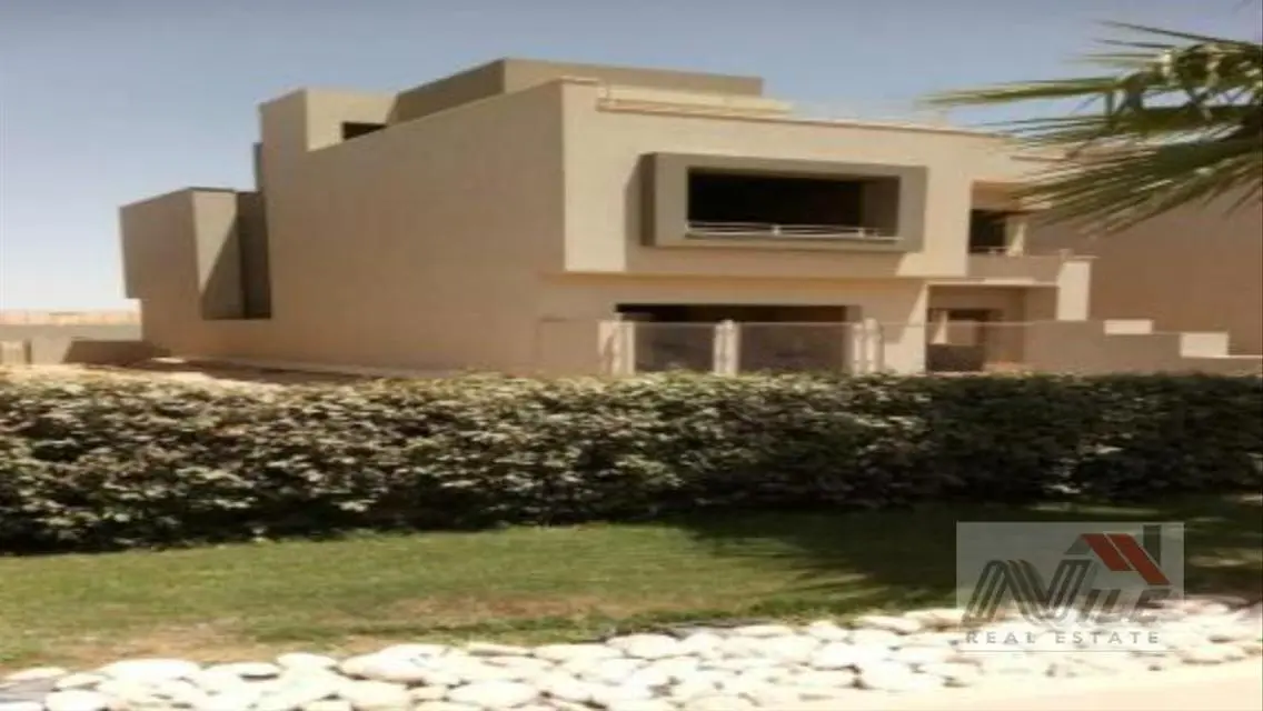 فيلا فاخرة للبيع بمساحة واسعة