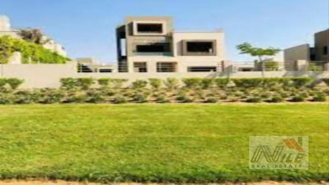 فيلا فاخرة للبيع بمساحة واسعة