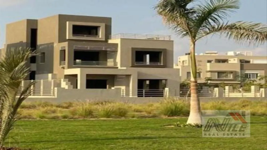 فيلا فاخرة للبيع بمساحة واسعة