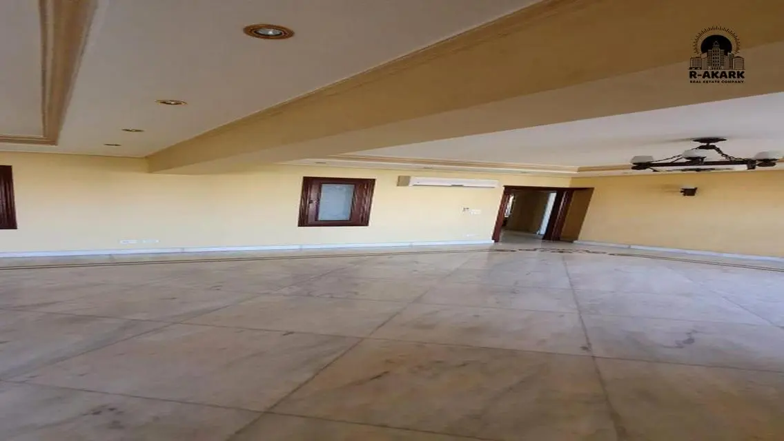 وحدة متميزة بمساحة 300 متر² للإيجار