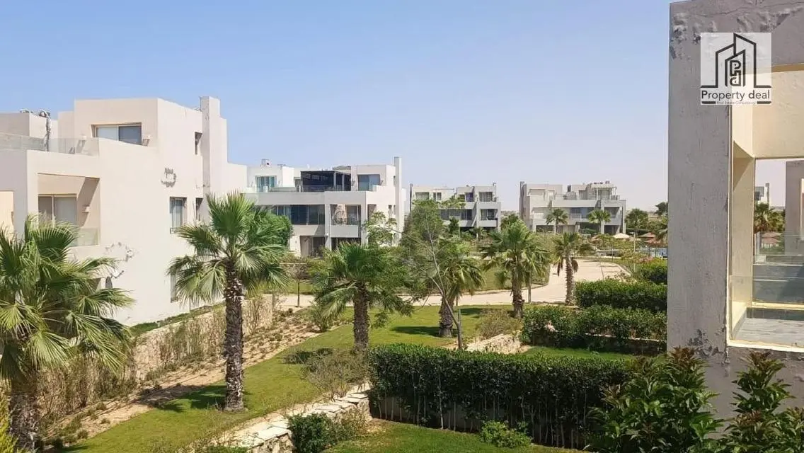 Exclusive Investment Opportunity: Luxury Apartment with Lake View