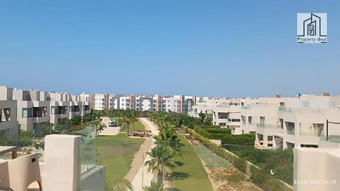 Exclusive Investment Opportunity: Luxury Apartment with Lake View