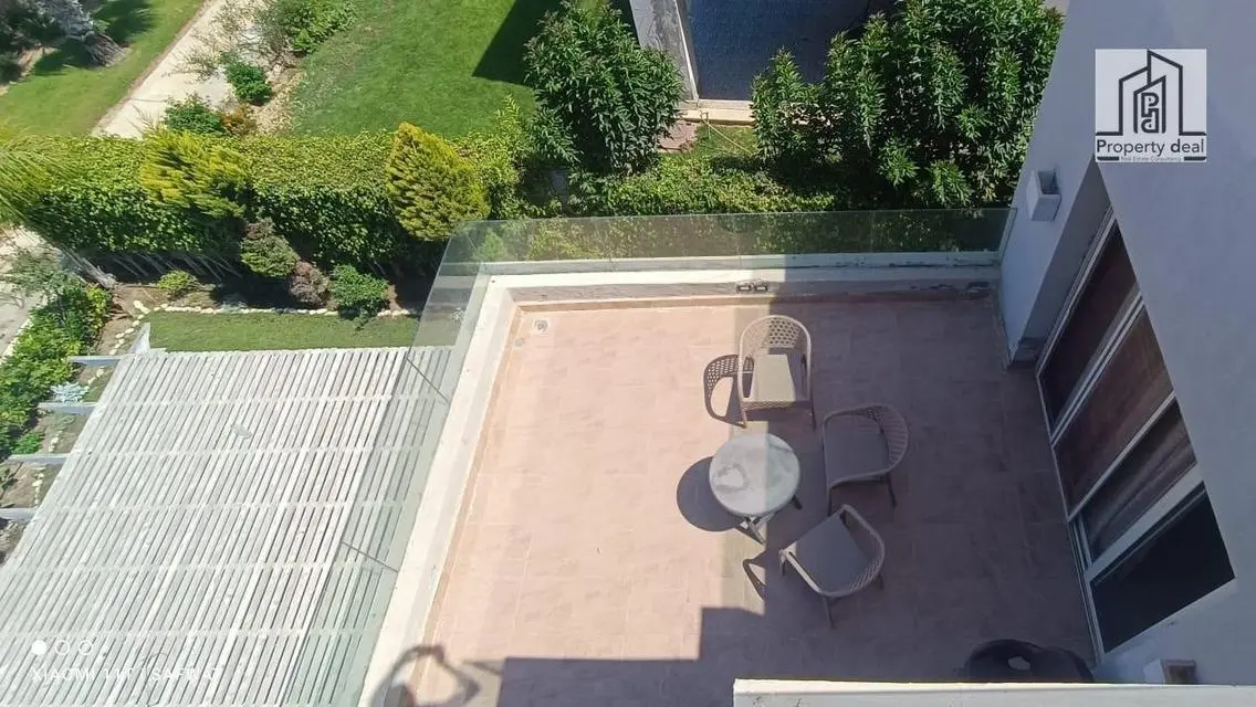 Exclusive Investment Opportunity: Luxury Apartment with Lake View