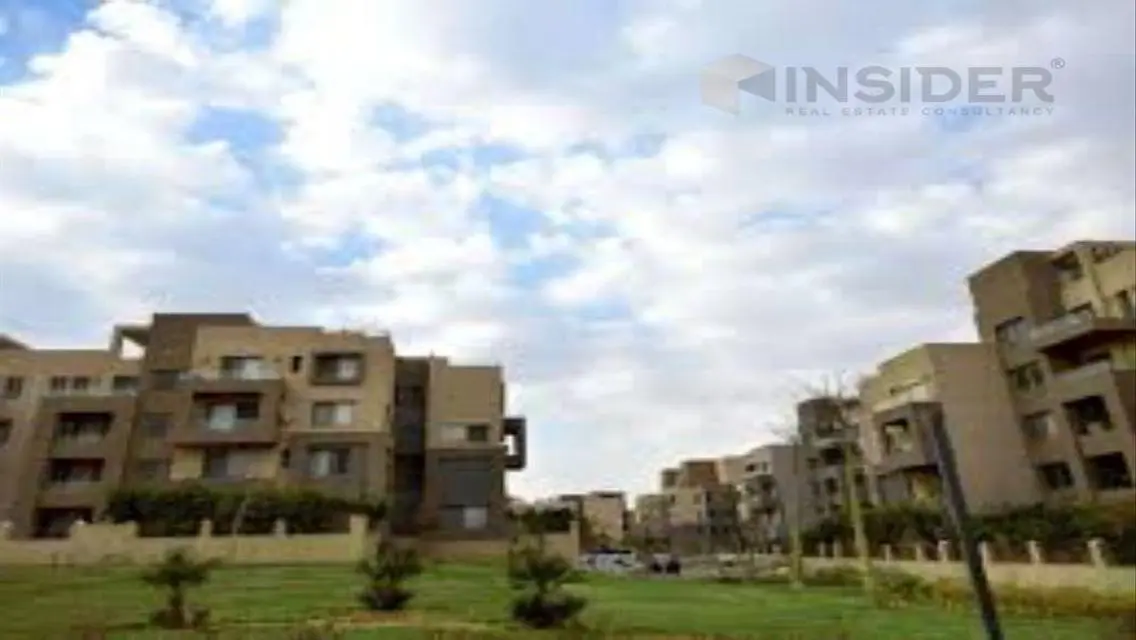 فيلا فاخرة للبيع بإطلالة رائعة على البحيرات