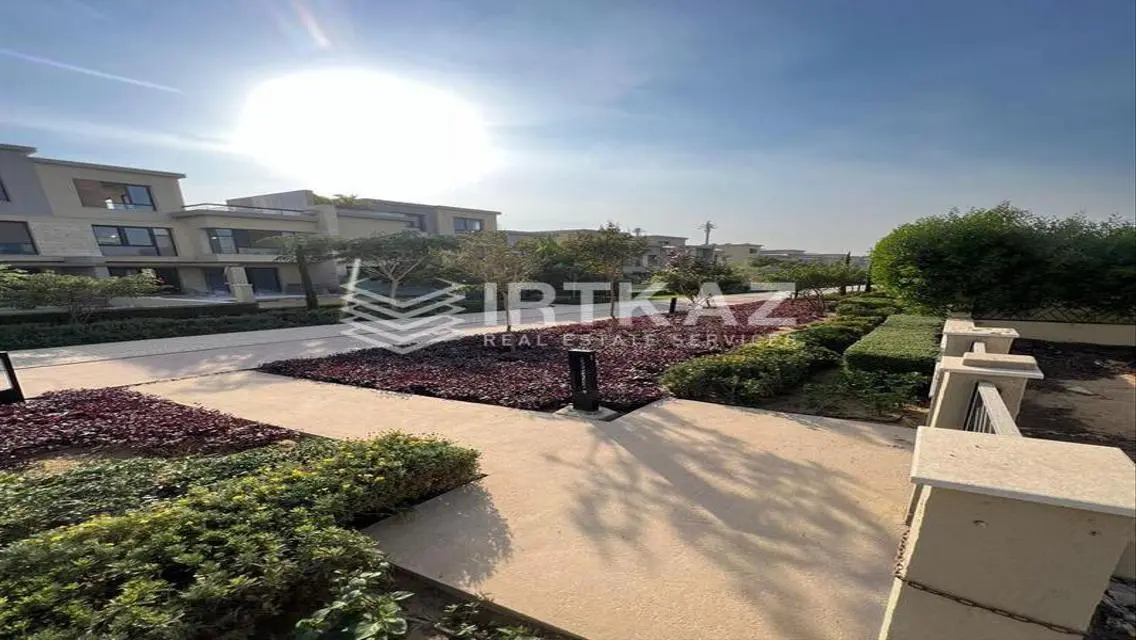Luxurious Apartment with Balcony and Private Garden