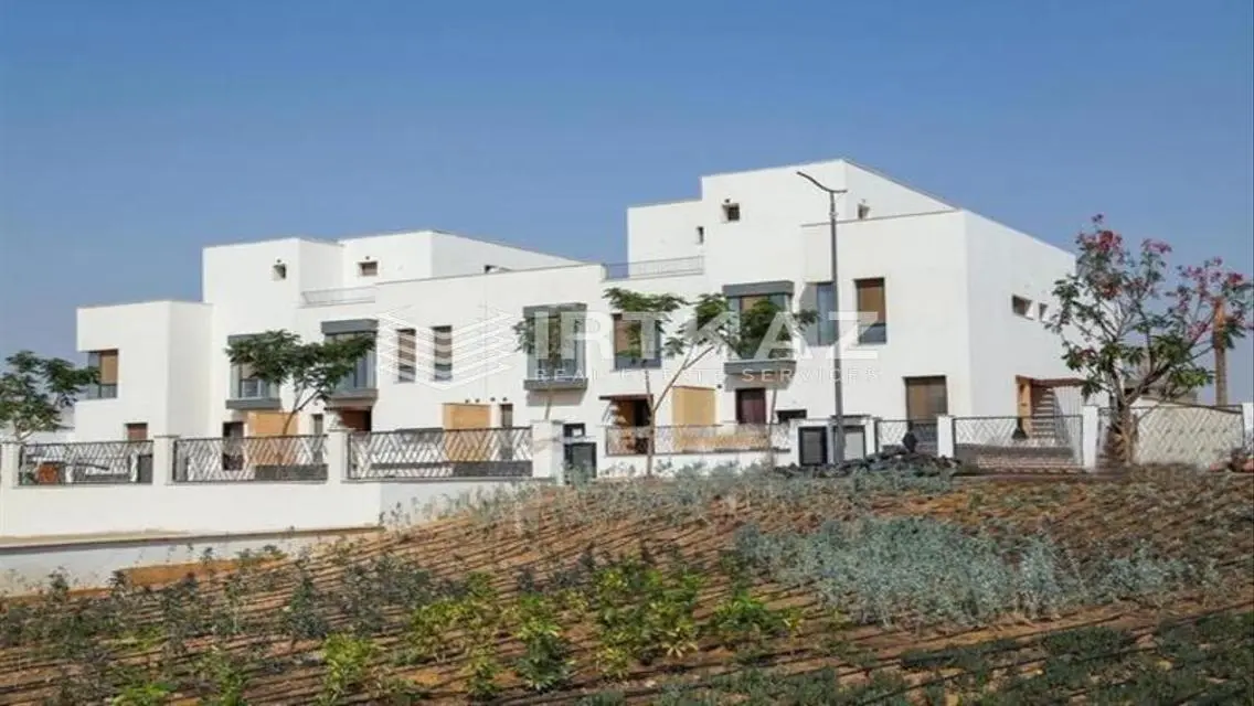 Luxurious Apartment with Balcony and Private Garden