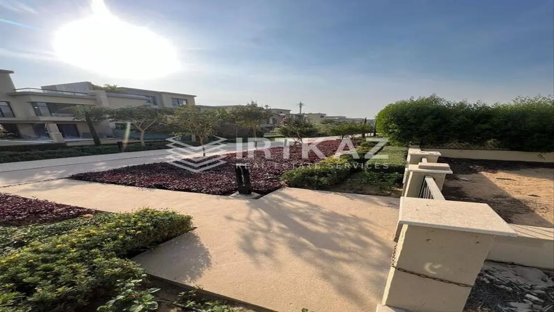 Luxurious Apartment with Balcony and Private Garden