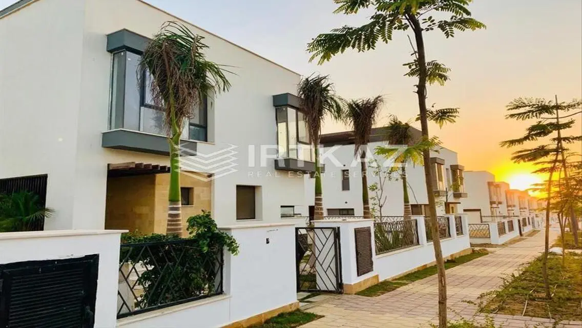 Luxurious Apartment with Balcony and Private Garden