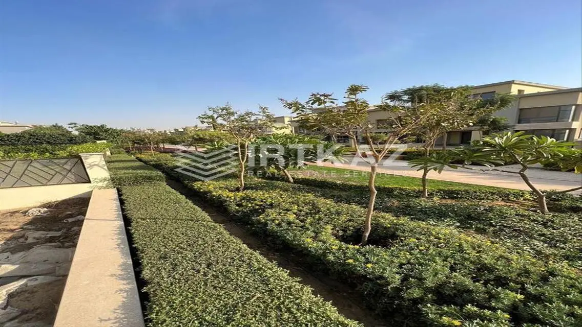 Luxurious Apartment with Balcony and Private Garden