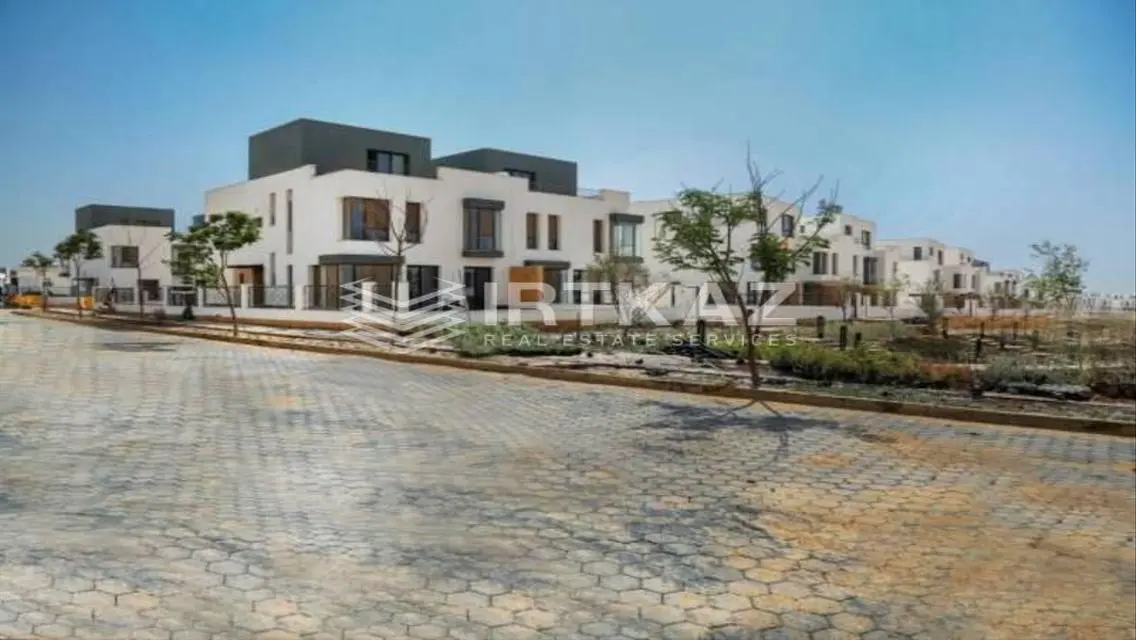 Luxurious Apartment with Balcony and Private Garden