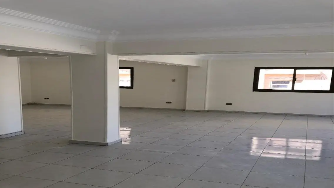 شقة مميزة للإيجار بمساحة رائعة