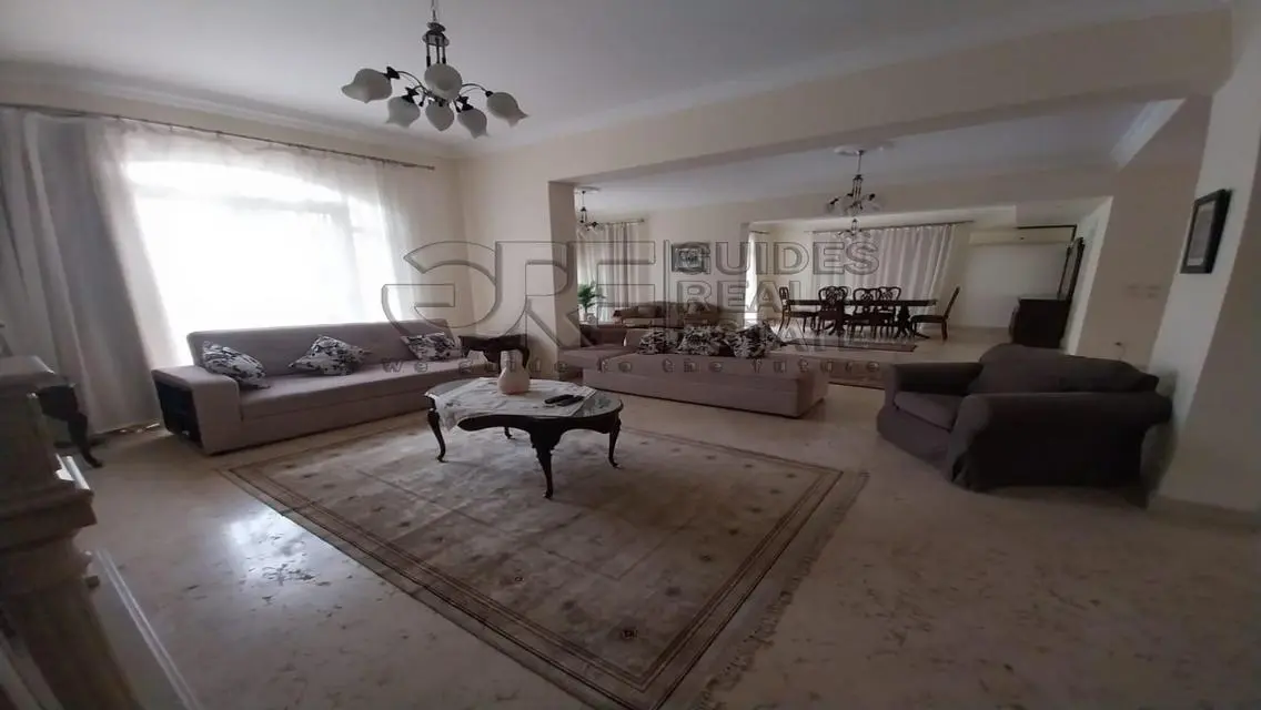 Stunning Property with Private Garden and Pool