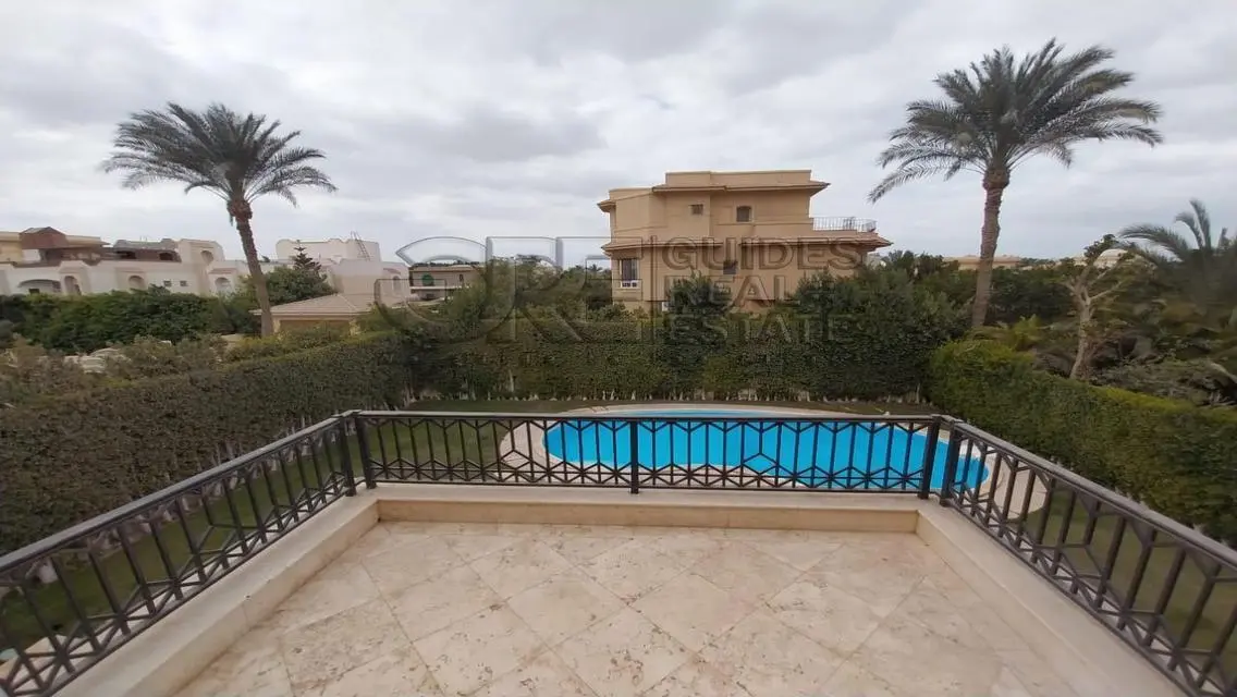 Stunning Property with Private Garden and Pool