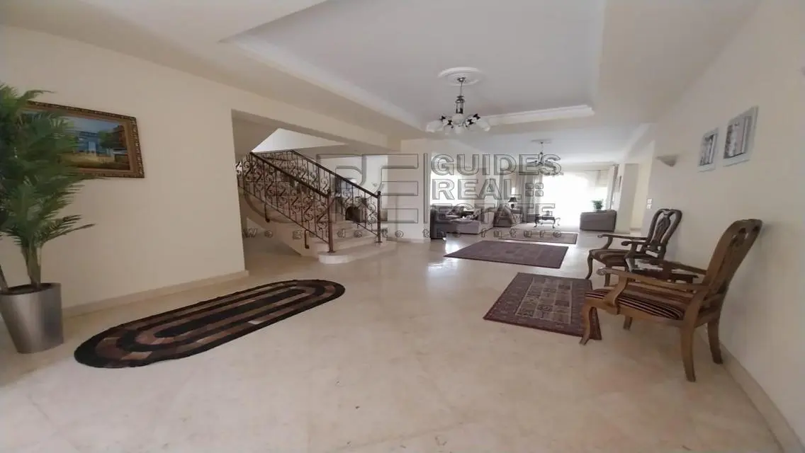 Stunning Property with Private Garden and Pool