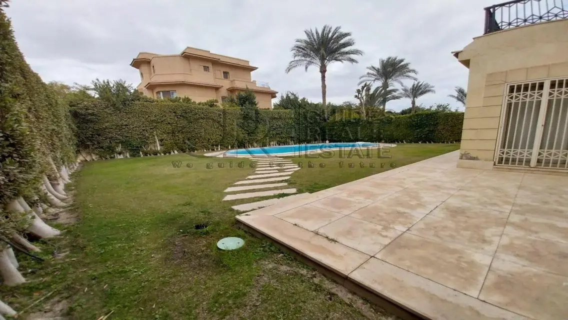 Stunning Property with Private Garden and Pool