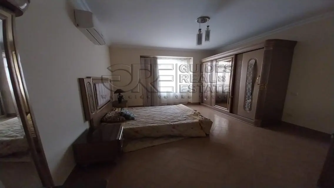 Stunning Property with Private Garden and Pool