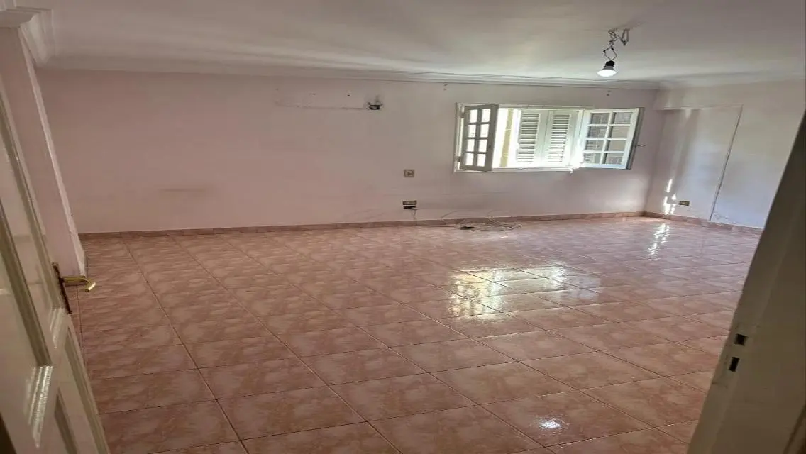 عقار متميز للبيع بمساحة مناسبة