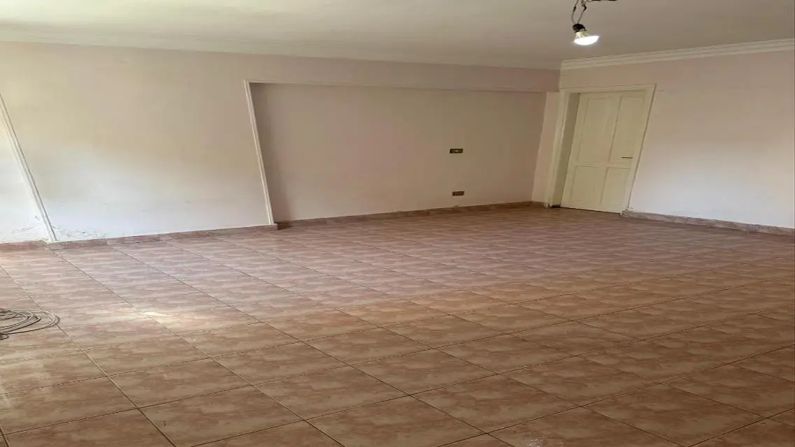 عقار متميز للبيع بمساحة مناسبة