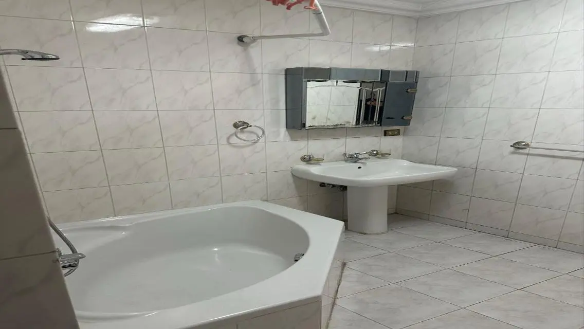 عقار متميز للبيع بمساحة مناسبة