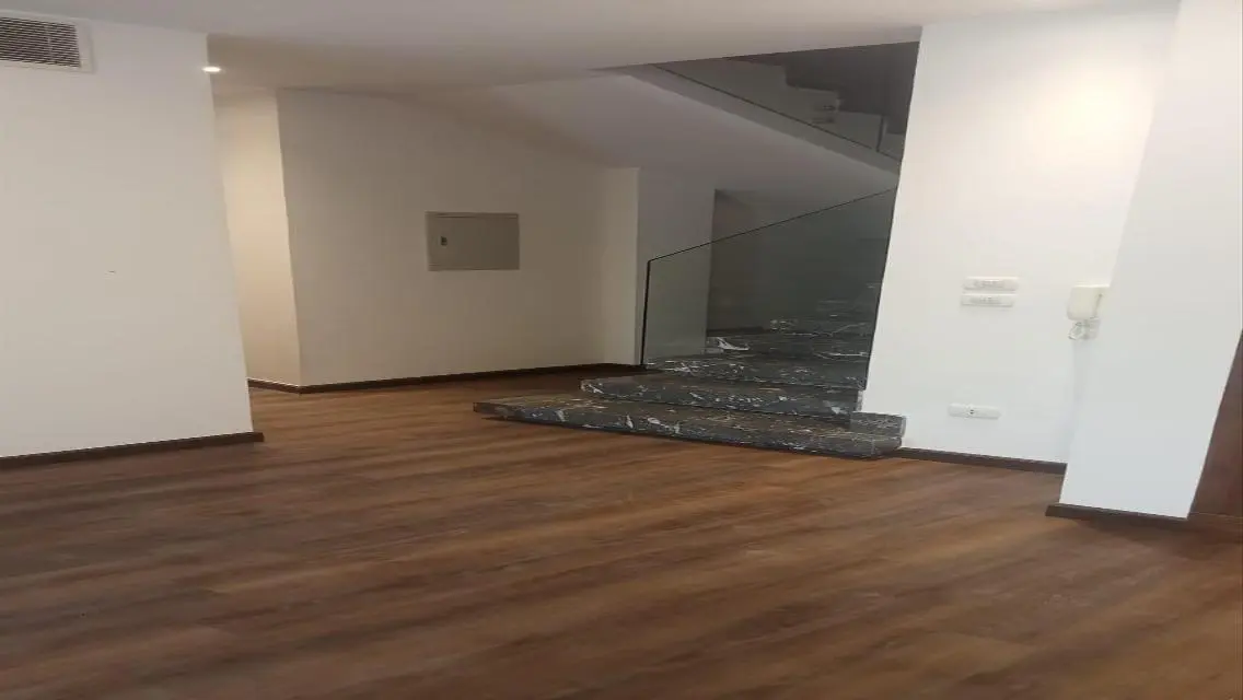 دوبلكس فاخر للإيجار مع مدخل خاص في ويست جولف إكستنشن