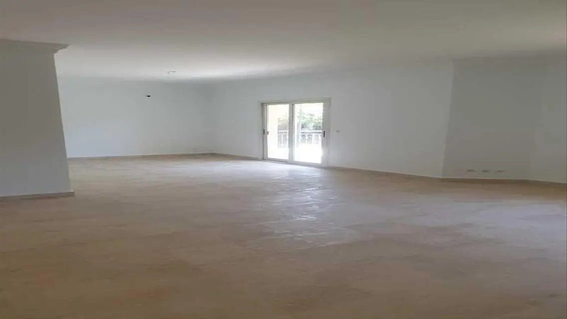 منزل مميز بخدمات فاخرة للبيع