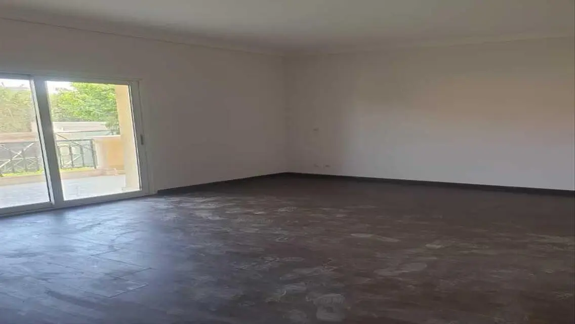 منزل مميز بخدمات فاخرة للبيع