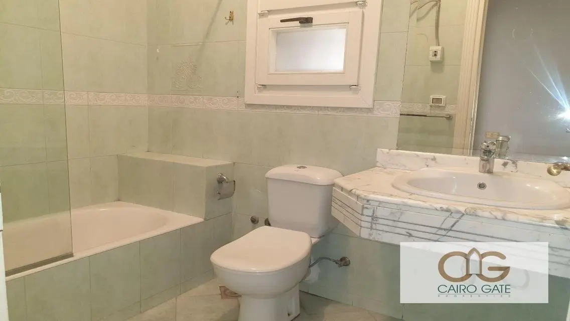 شقة مضيئة 3 غرف نوم بإطلالة على النيل للإيجار في الزمالك