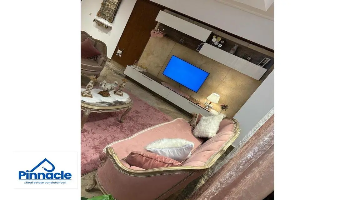 Luxury Apartment of 550 Square Meters with Balcony and Security Guard