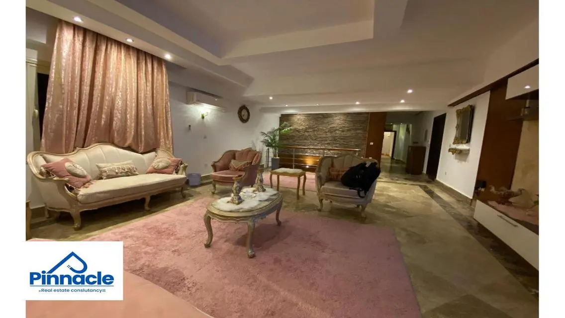 Luxury Apartment of 550 Square Meters with Balcony and Security Guard