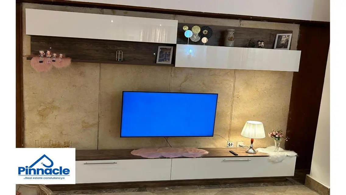 Luxury Apartment of 550 Square Meters with Balcony and Security Guard