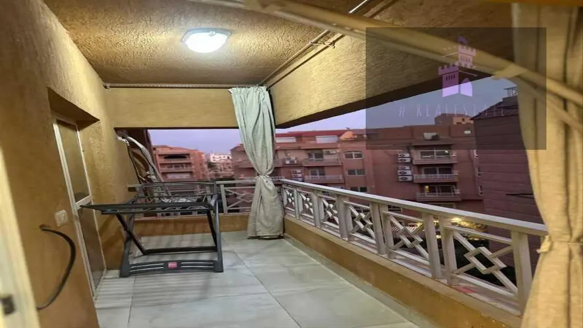 شقة فاخرة للبيع بإطلالة رائعة على البحيرات