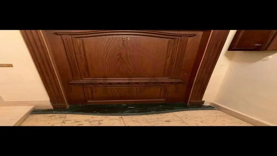شقة فاخرة بمساحة واسعة للبيع