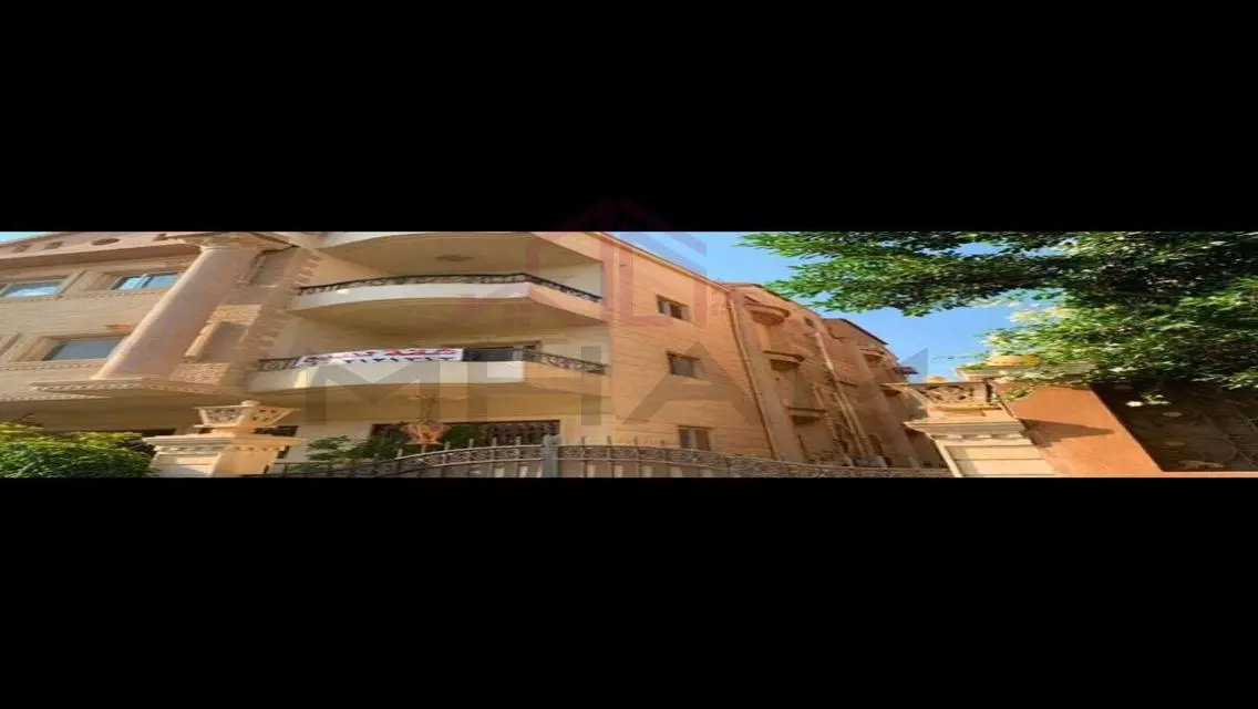 شقة فاخرة بمساحة واسعة للبيع
