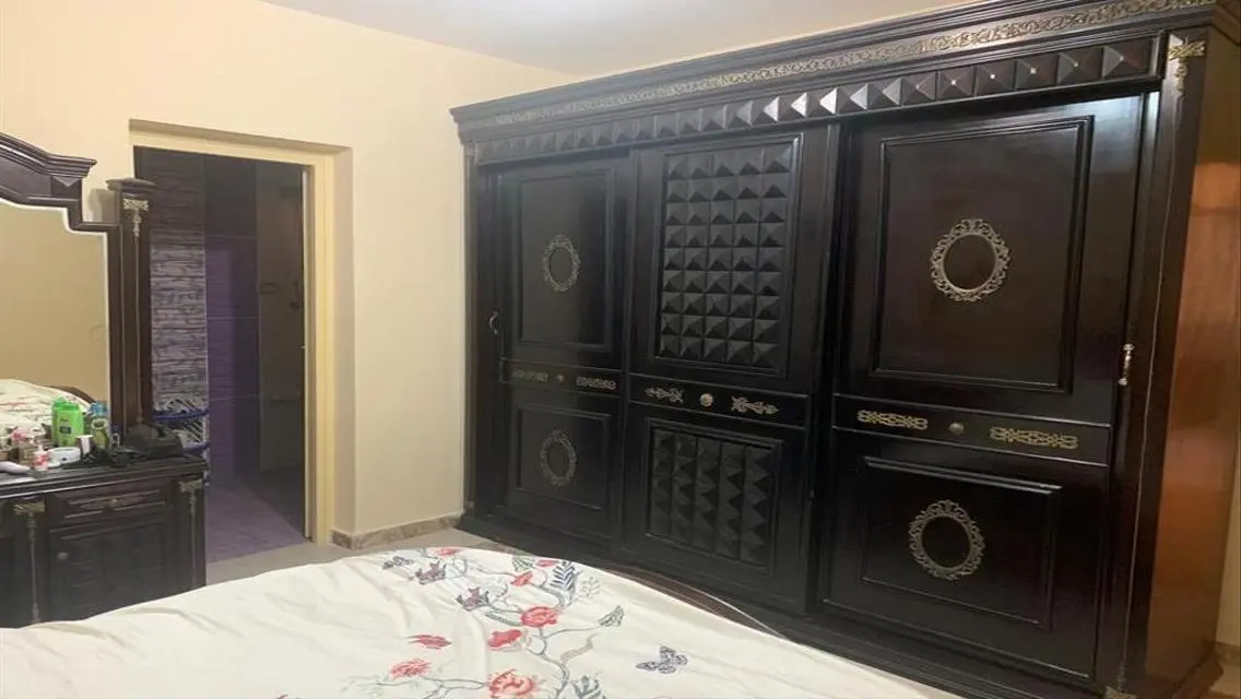 شقة فاخرة مكونة من 3 غرف نوم للبيع
