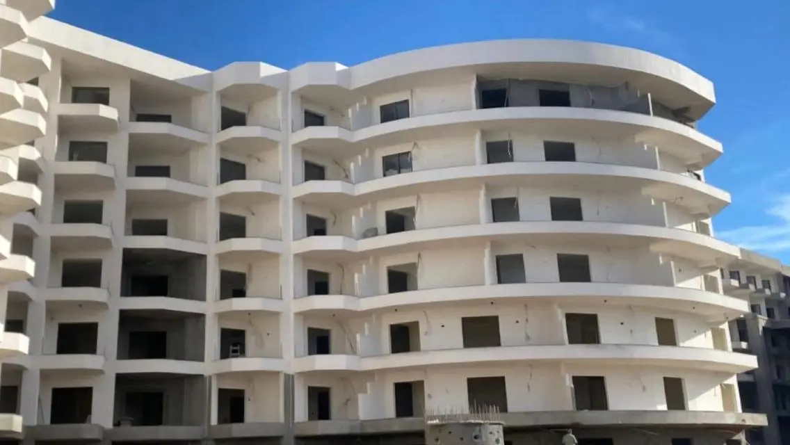 شقة فاخرة بمساحة واسعة للبيع