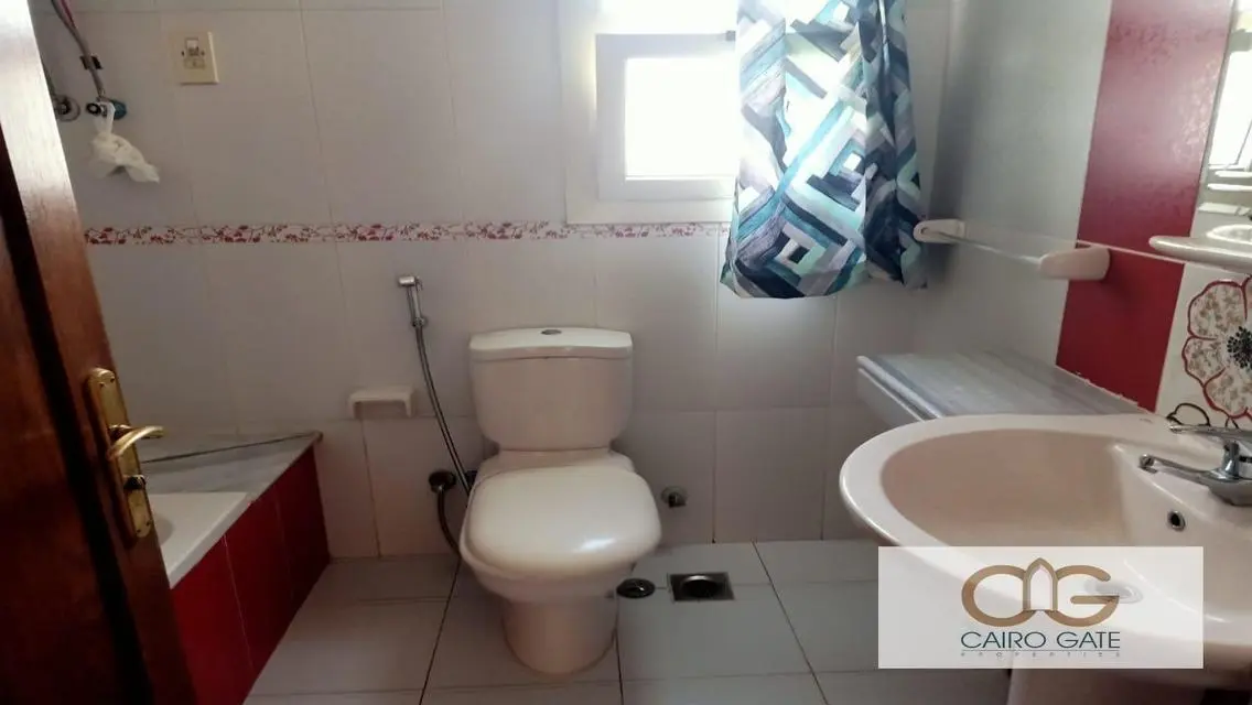فيلا حديثة مطلة على الجولف للإيجار في مدينة زايد