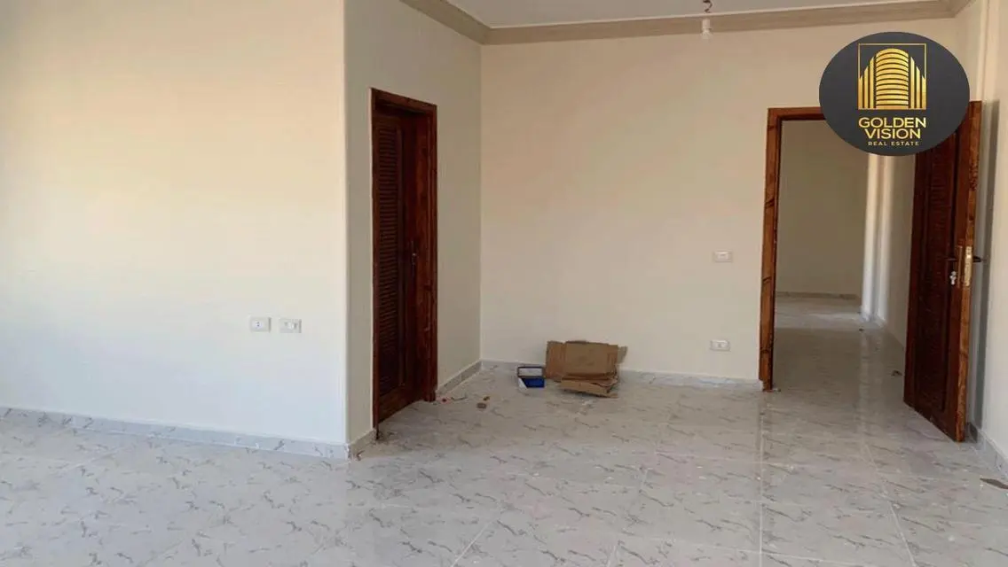 3-Bedroom Apartment with Scenic Balcony