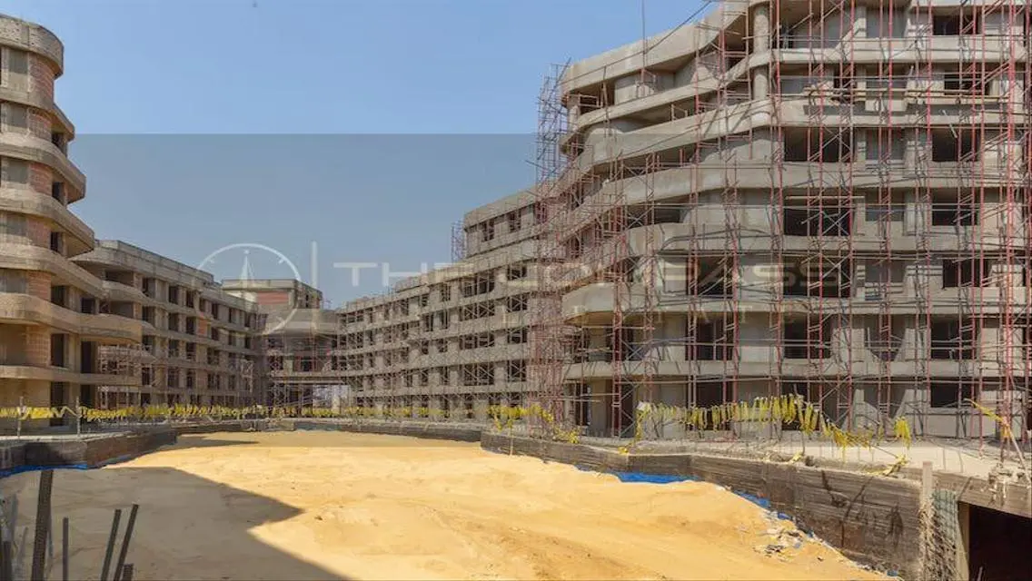 Luxury Apartment with Private Garden and Pool in the City Center